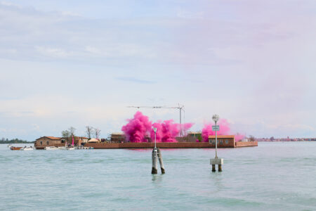 Eun Me-Ahn, Pinky Pinky Good 2024, Isola di San Giacomo, Venezia (© Jacopo Trabuio)