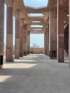 L’interno del Visitor & Experience Centre (2018-2019) progettato da Valerio Olgiati, Al-Muharraq, Bahrain (©Mauro Cecchetti)