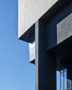 Ada Defez, Hotel Raffaello