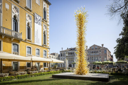 Dale Chihuly, Gold Tower, Palazzo Franchetti, Venice, 2026 (© 2025 Chihuly Studi Nathaniel Willson)