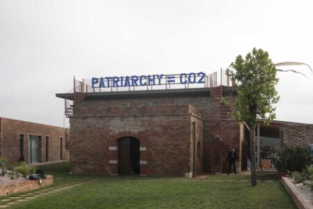 Venezia, Fondazione Sandretto Re Rebaudengo, Patriarchy = CO2, Claire Fontaine, Venezia (© Jacopo Trabuio)