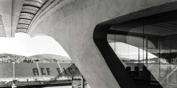 Lo stadio Artemio Franchi di Firenze (foto di Matteo Cirenei, tratta dal progetto Finding Pier Luigi Nervi svolto insieme a Marco Menghi. Per ulteriori informazioni: https://salviamoilfranchi.org/finding-pier-luigi-nervi)