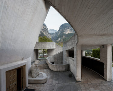 Marina Caneve, chiesa dell’Immacolata Concezione di Maria Vergine a Longarone, Belluno (Giovanni Michelucci, 1966-78)