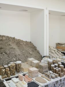 Build of Site, Padiglione Danimarca, Biennale Architettura Venezia 2025 (© Hampus Berndtson)