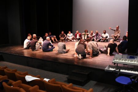 Il palcoscenico del Teatro dell’arca durante una prova (foto Roberto Materassi)