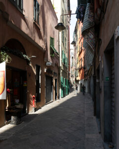 Via del centro storico (© Emanuele Piccardo)
