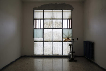 "The women of Rebibbia. Walls of stories" (foto © Francesca Pompei): primo piano dell'edificio Camerotti