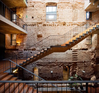 Centro Culturale Escuelas Pías de Lavapiés, Madrid, 2004 (© Javier Callejas, Miguel de Guzmán+Roció Romero, Carlos Garmedia)