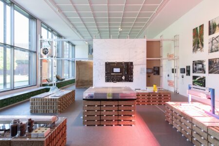 mostra "Convivium: Food Systems at the Limit”, Pinakothek der Moderne, Monaco di Baviera, 2026 (© Nikolai Rusu)