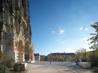 Piazza e aree limitrofe della Cattedrale di Reims, Francia, Linazasoro & Sanchez (© Roland Halbe, Nicolas Waltefaugle)