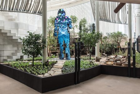 «Il gigante», installazione di Gio Forma per Gruppo Bracco