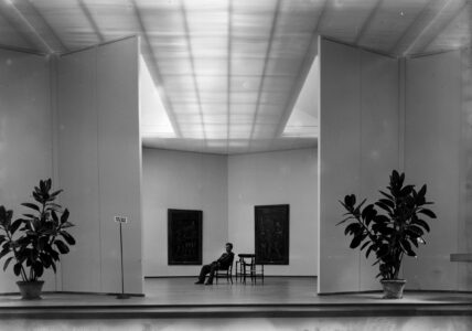 PAC Milano, una sala della pittura, 1954 (Archivio Storico Gardella - CSAC, Università di Parma)
