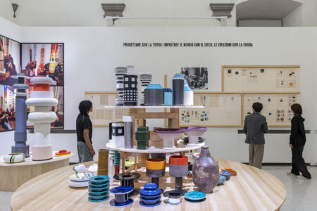 mostra "Io sono un architetto. Ettore Sottsass", Pistoia, 2026 (courtesy Fondazione Pistoia Musei, © Ela Bialkowska, OKNOstudio)
