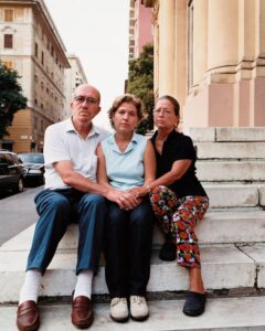 Genova 2001, serie "Treading on Kings. Protesting the G8 in Genoa" (@Joel Sternfeld), la famiglia Giuliani