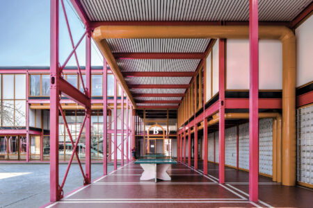 Scuola media Losone, 1972-1974
Livio Vacchini con Aurelio Galfetti (©Roberto Conte, courtesy TAM)