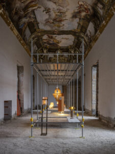EDIT Napoli 2026. Installazione
Light on Spain di Fabrizia Frezza, Palazzo Cellammare, Napoli (© ELLER Studio x Edit Napoli)